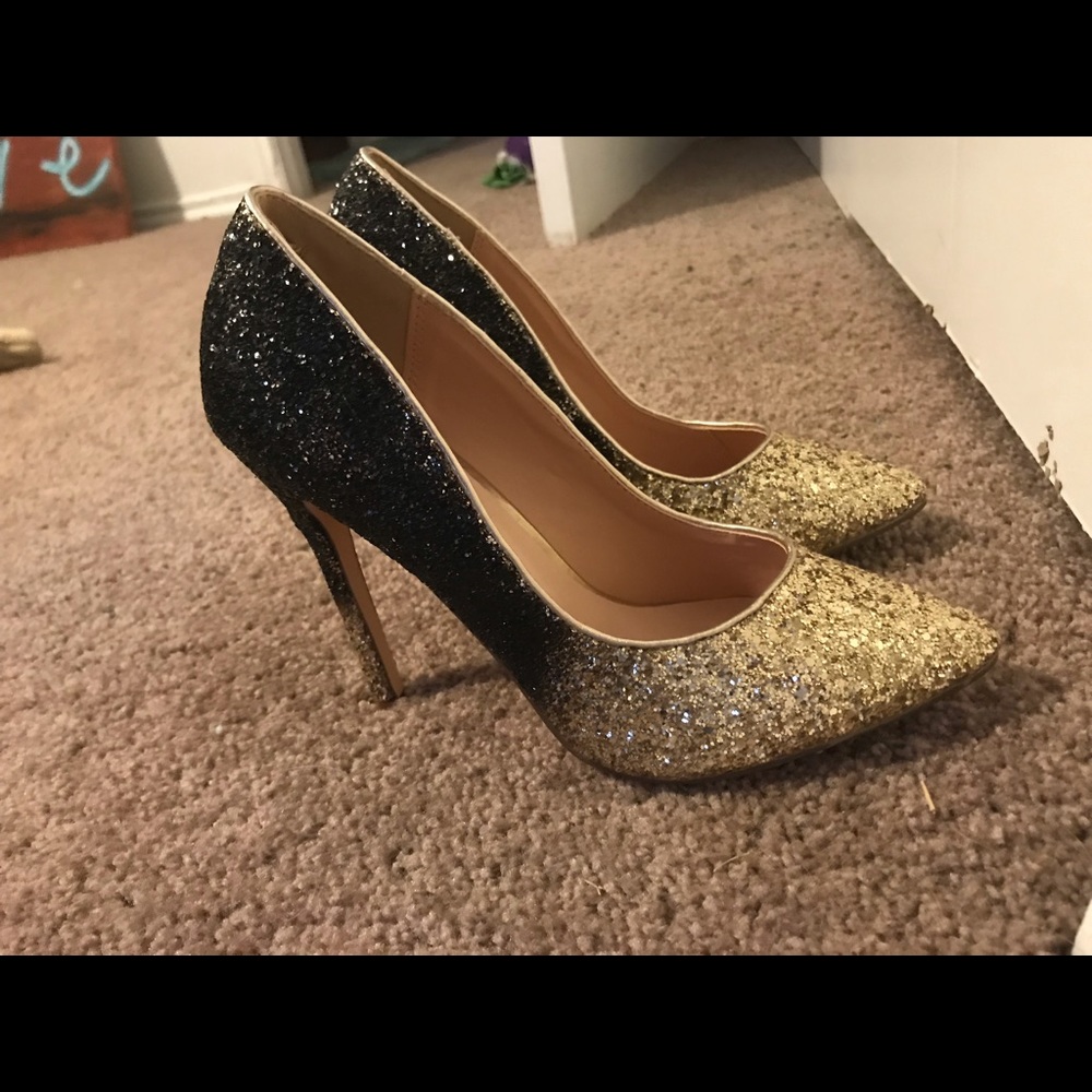 Black and gold pumps